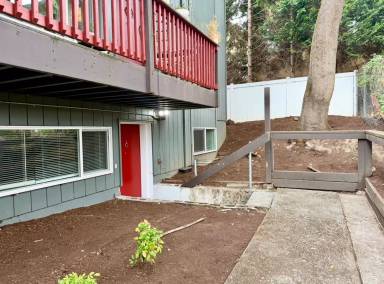 Main picture of 3225 SE Alder Ct