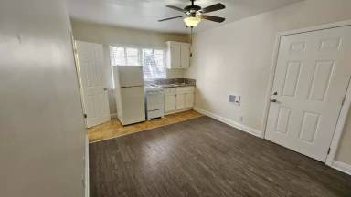 Main picture of 527 N Alexandria Ave