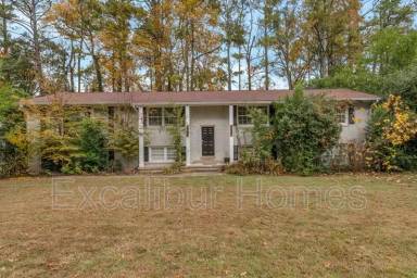 Main picture of 2364 Peachwood Cir NE