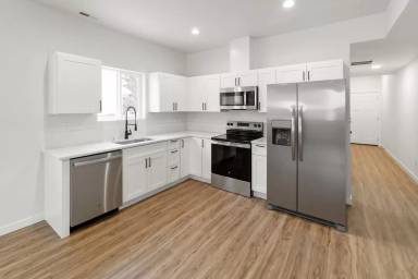 Main picture of 2715 E Columbia Ave