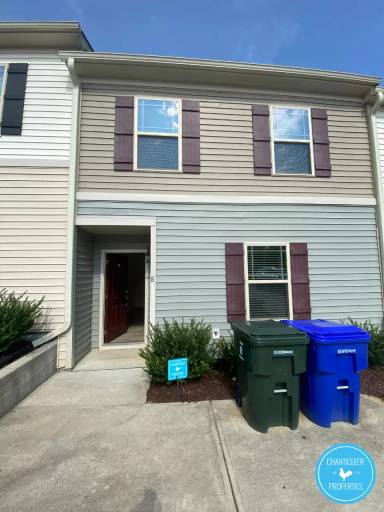 Main picture of 8 Rochambeau Ct