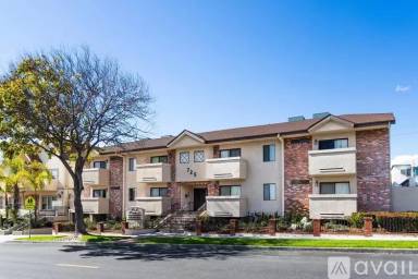 Main picture of 725 E Providencia Ave