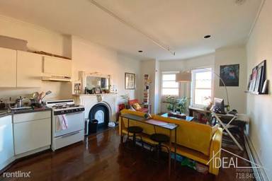 Main picture of 200 Saint Johns Pl
