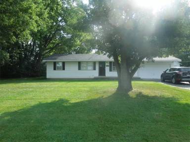 Main picture of 120 S County Road 400 E