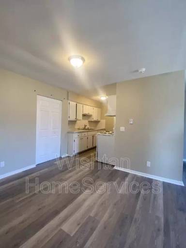 Main picture of 218 N Charleston Blvd