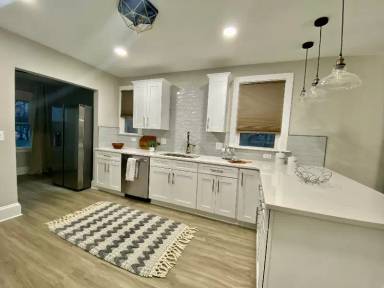 Main picture of 1429 W 110th St