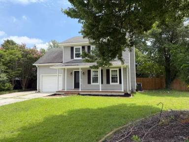 Main picture of 193 Amelia Dr W