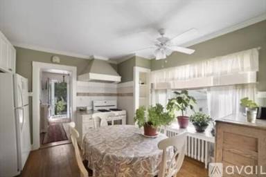 Main picture of 209 Centre St