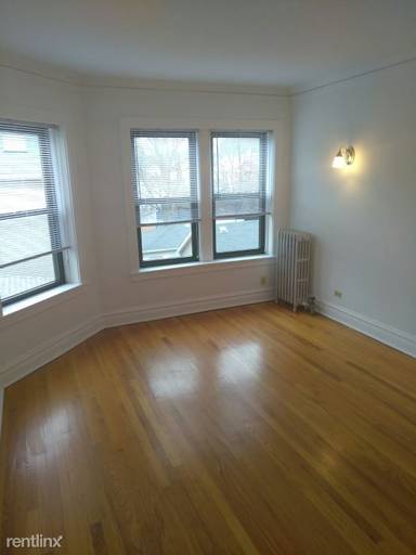 Main picture of 1909 W Larchmont Ave