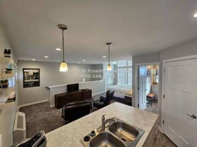 Main picture of 1181 Main St