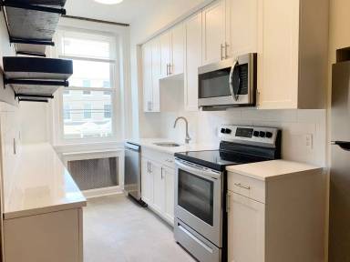 Main picture of 130 E Chestnut St