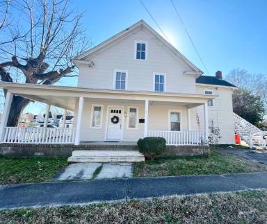 Main picture of 301 W Fearing St