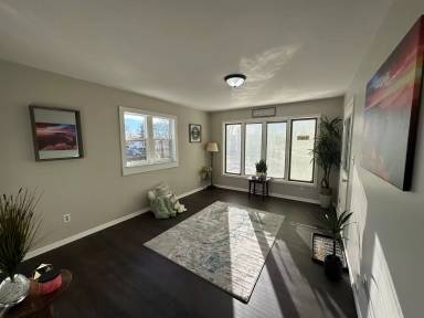 Main picture of 542 Helmet Ave