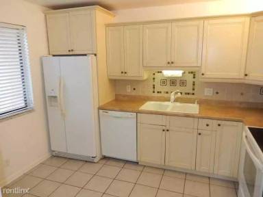 Main picture of 370 Racquet Club Rd
