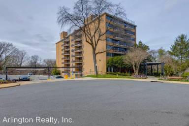Main picture of Circle Condominiums