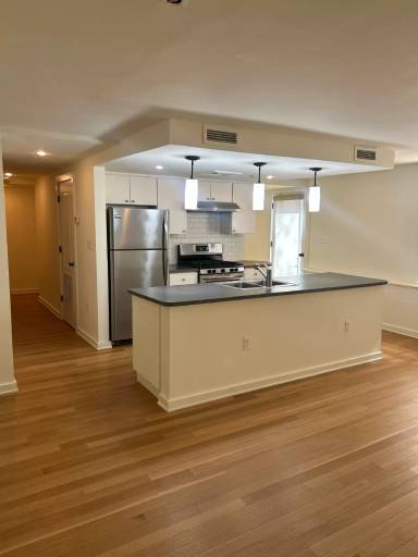 Main picture of 10 Linwood St