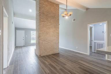 Main picture of 9462 Fuqua St