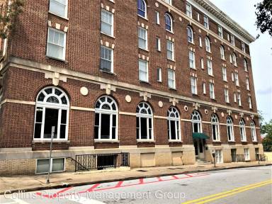 Main picture of 247 E Washington St
