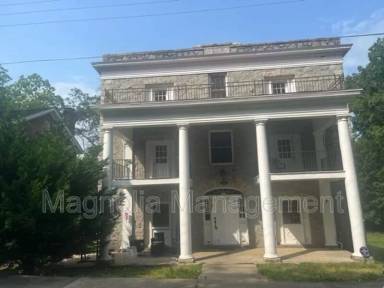 Main picture of 215 W Young Ave