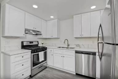 Main picture of 451 E Mission Ave