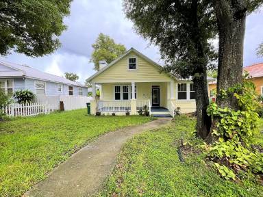Main picture of 304 W Park Ave