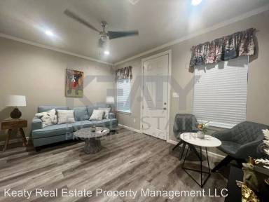 Main picture of 305 W 2nd St