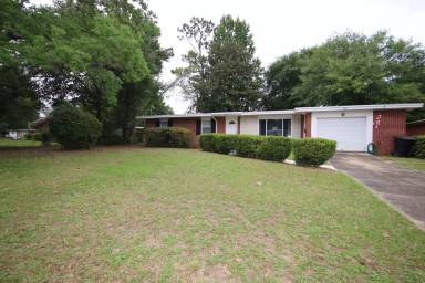 Main picture of 3875 Arbutus Dr