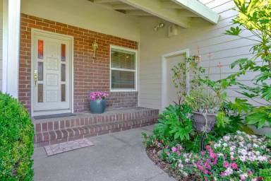 Main picture of 7161 Havenside Dr