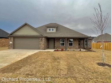 Main picture of 1062 Giulia Ave