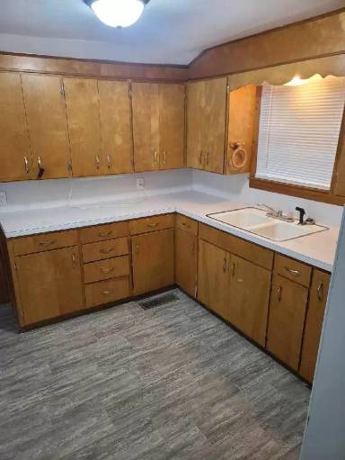 Main picture of 820 N Walnut St