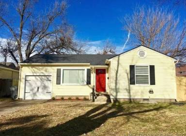 Main picture of 1419 E 42nd St