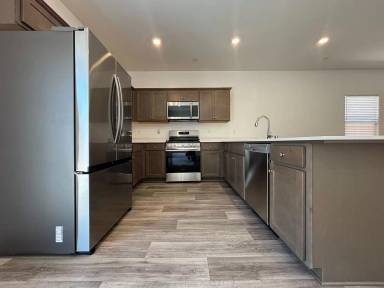 Main picture of 1024 Deerhorn Dr W