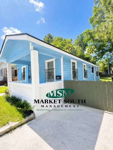Main picture of 1011 W 40th St