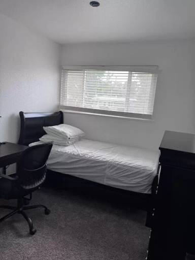 Main picture of 2445 Town Cir
