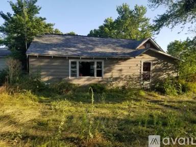 Main picture of 102 N 4th St