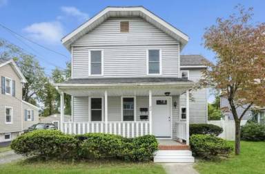 Main picture of 82 Lewis St