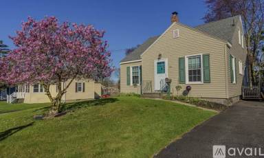 Main picture of 20 Hackett Ave