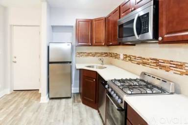 Main picture of 4070 N Kenmore Ave