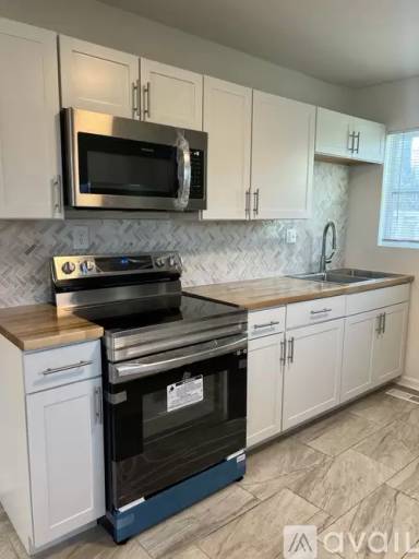 Main picture of 1773 Roosevelt Ave