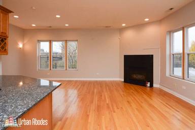 Main picture of 1530 W Huron St