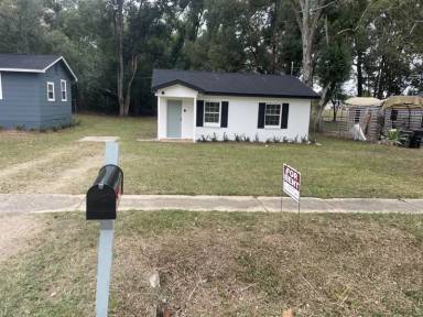 Main picture of 1502 Pepper Dr