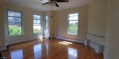 Main picture of 35 Brookline St