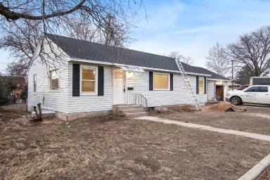 Main picture of 2607 W 12th Street Rd