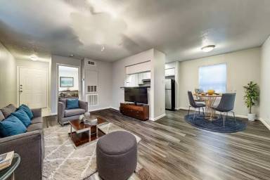 Main picture of 2406 Bluebonnet Ln