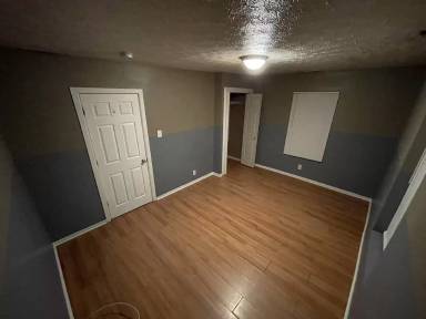 Main picture of 633 W 30th St