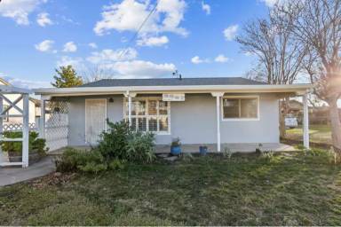 Main picture of 2320 Piercy Way
