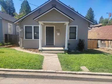 Main picture of 914 Pacific St