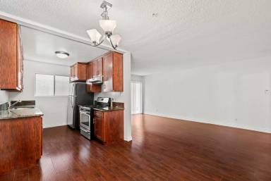 Main picture of 1041 S Corning St