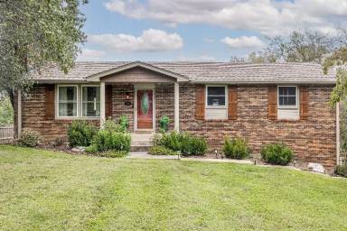 Main picture of 204 Edgewater Dr