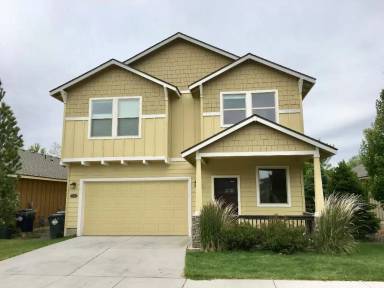 Main picture of 3011 NE Red Oak Dr